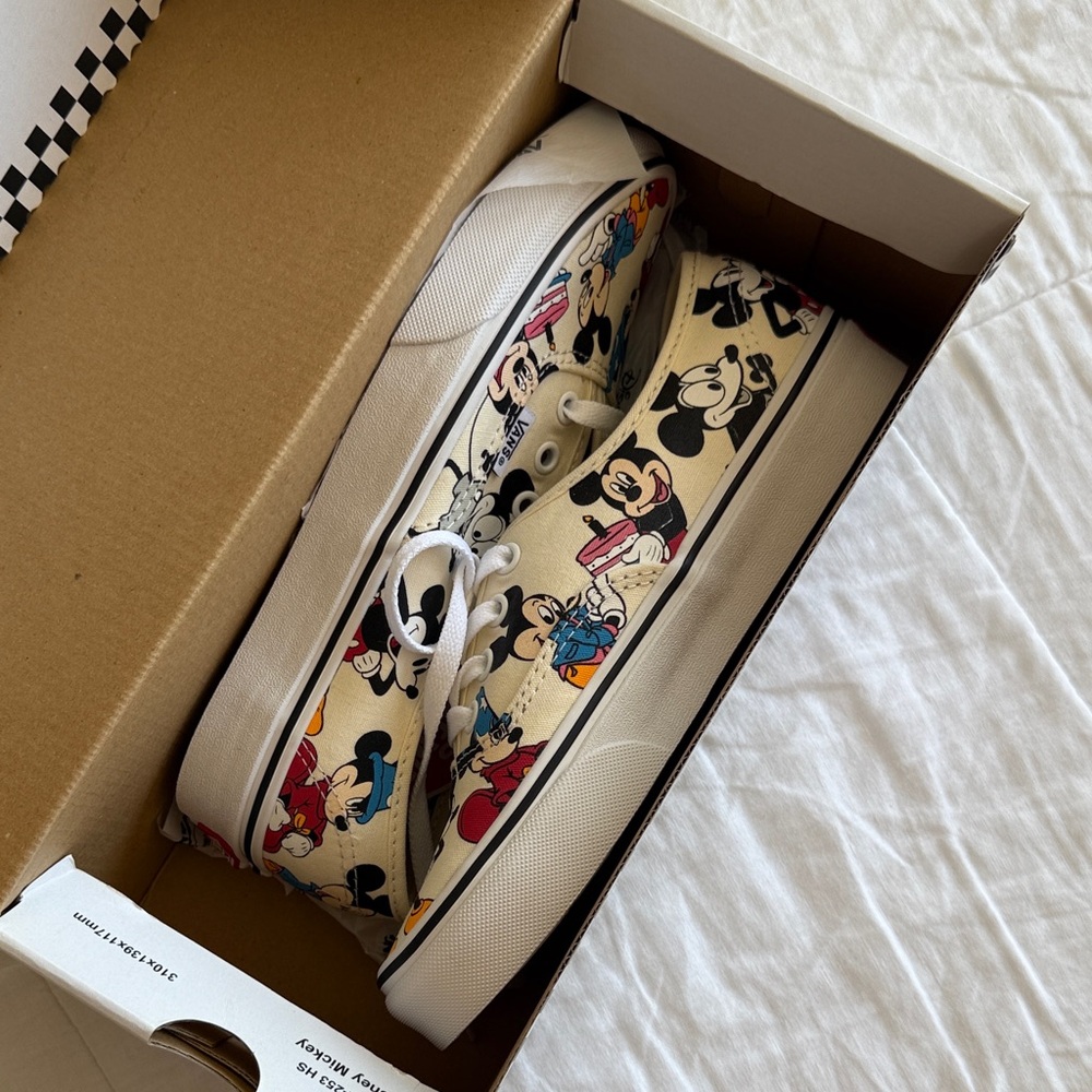 Mickey Mouse Vans LE Sneakers